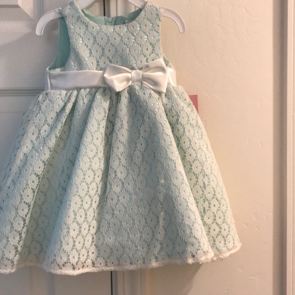 Light green dress